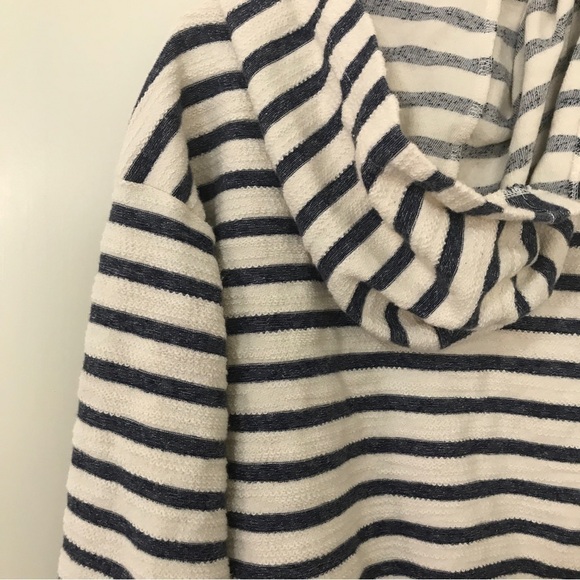 3/$15 old navy boys/kids 100% cotton blue and white stripe hoodie top - Picture 9 of 9